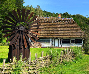 19th century farmer's hut on display at the museum.